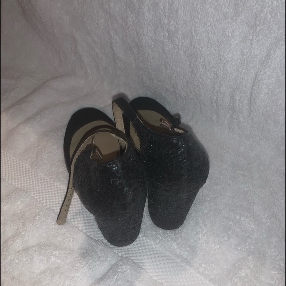 Heels - Picture 4 of 4